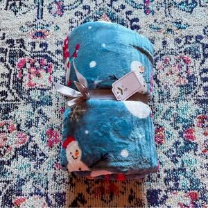 Cozy Winter Snowman & Snowflake Blanket – Blue 59x77"